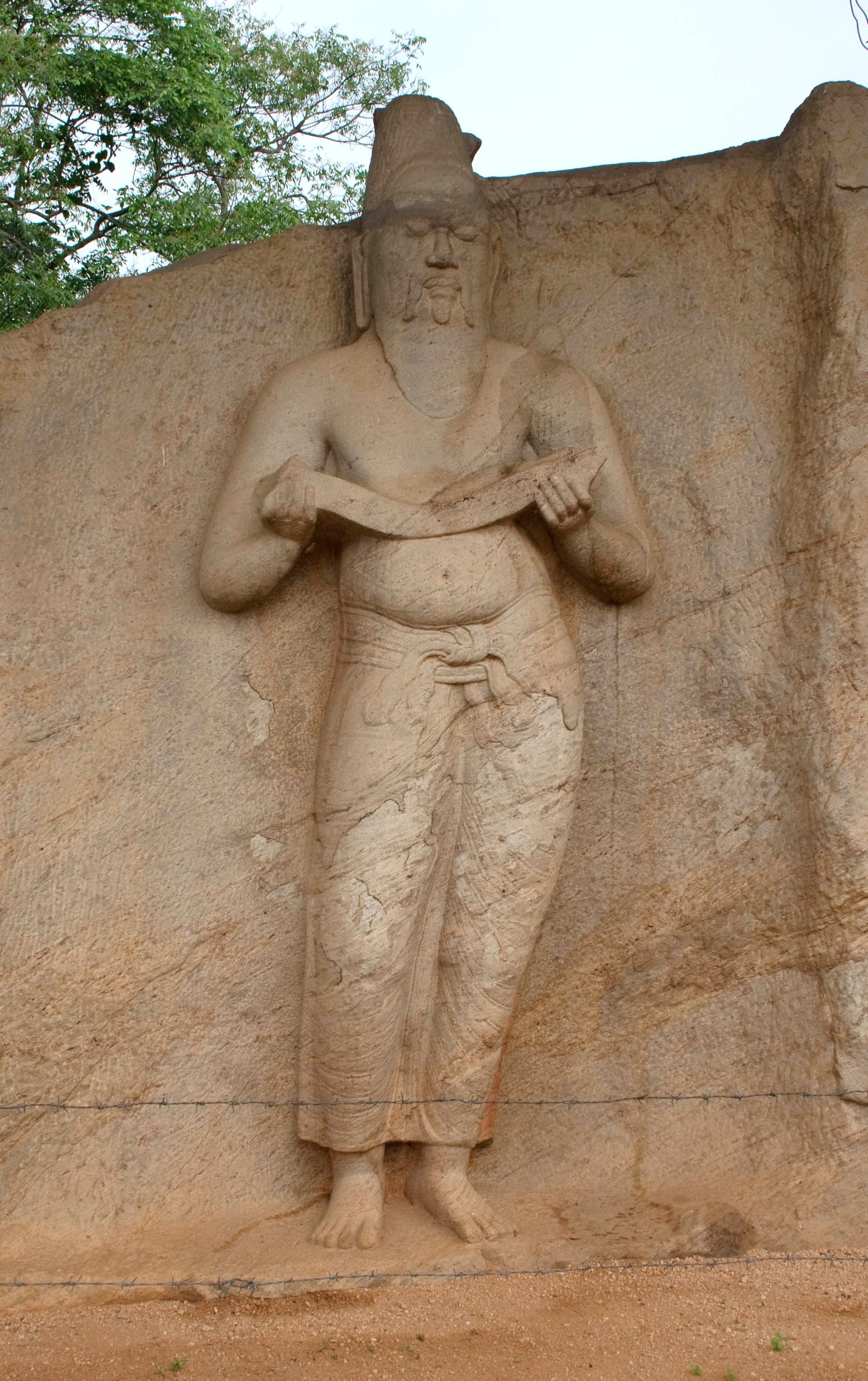 Polonnaruwa statues